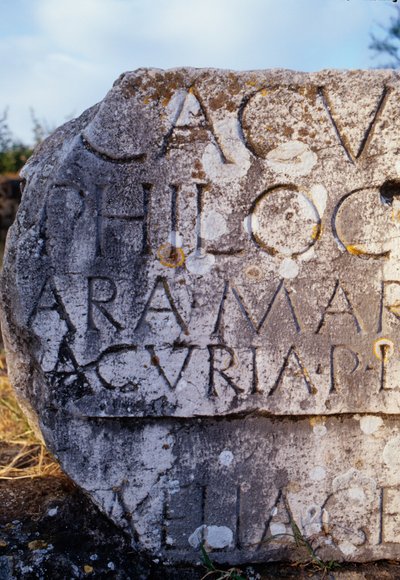 Frammento di tomba con testo sulla Via Appia da Roman